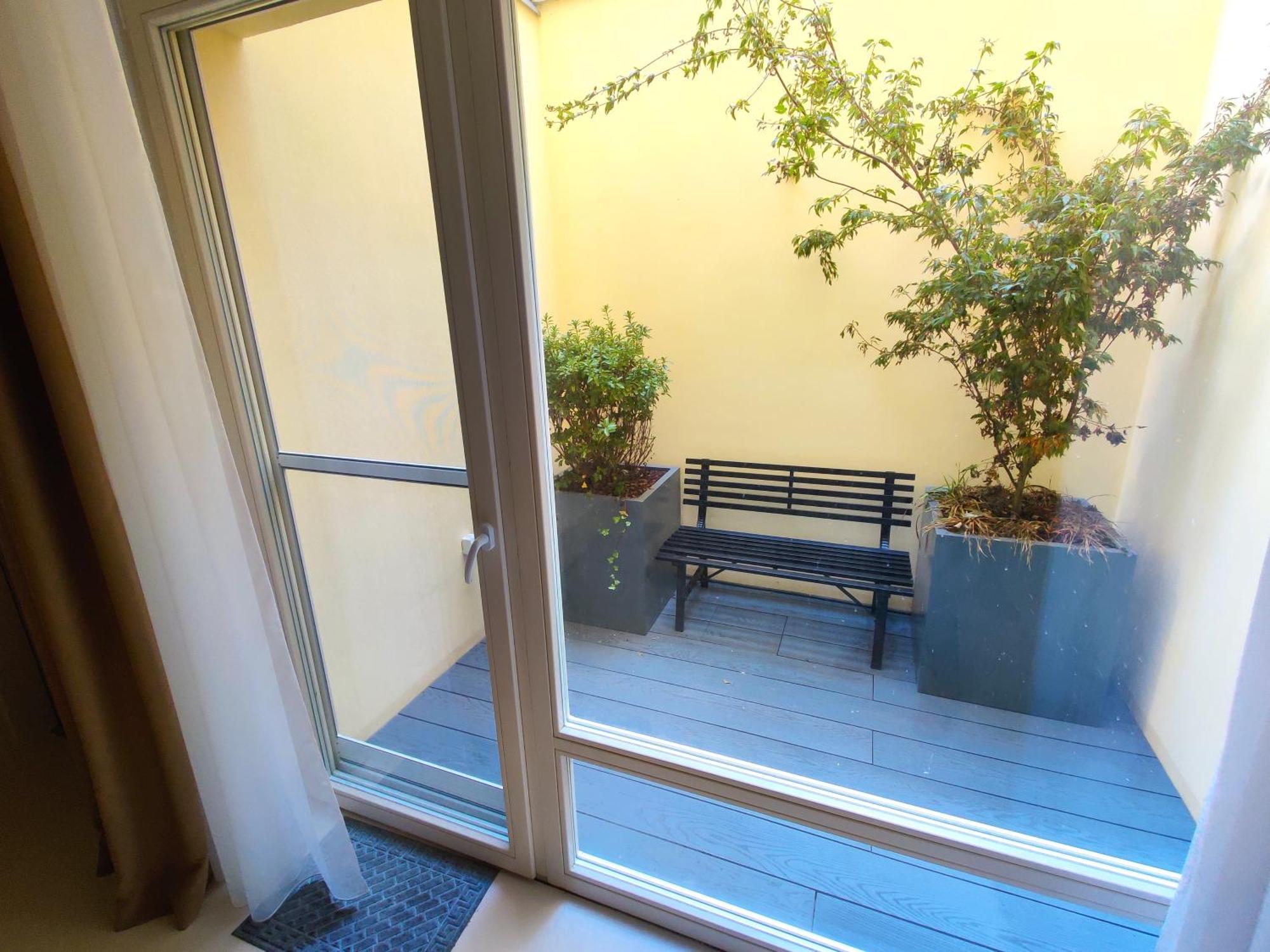 With Private Courtyard Apartment Prag