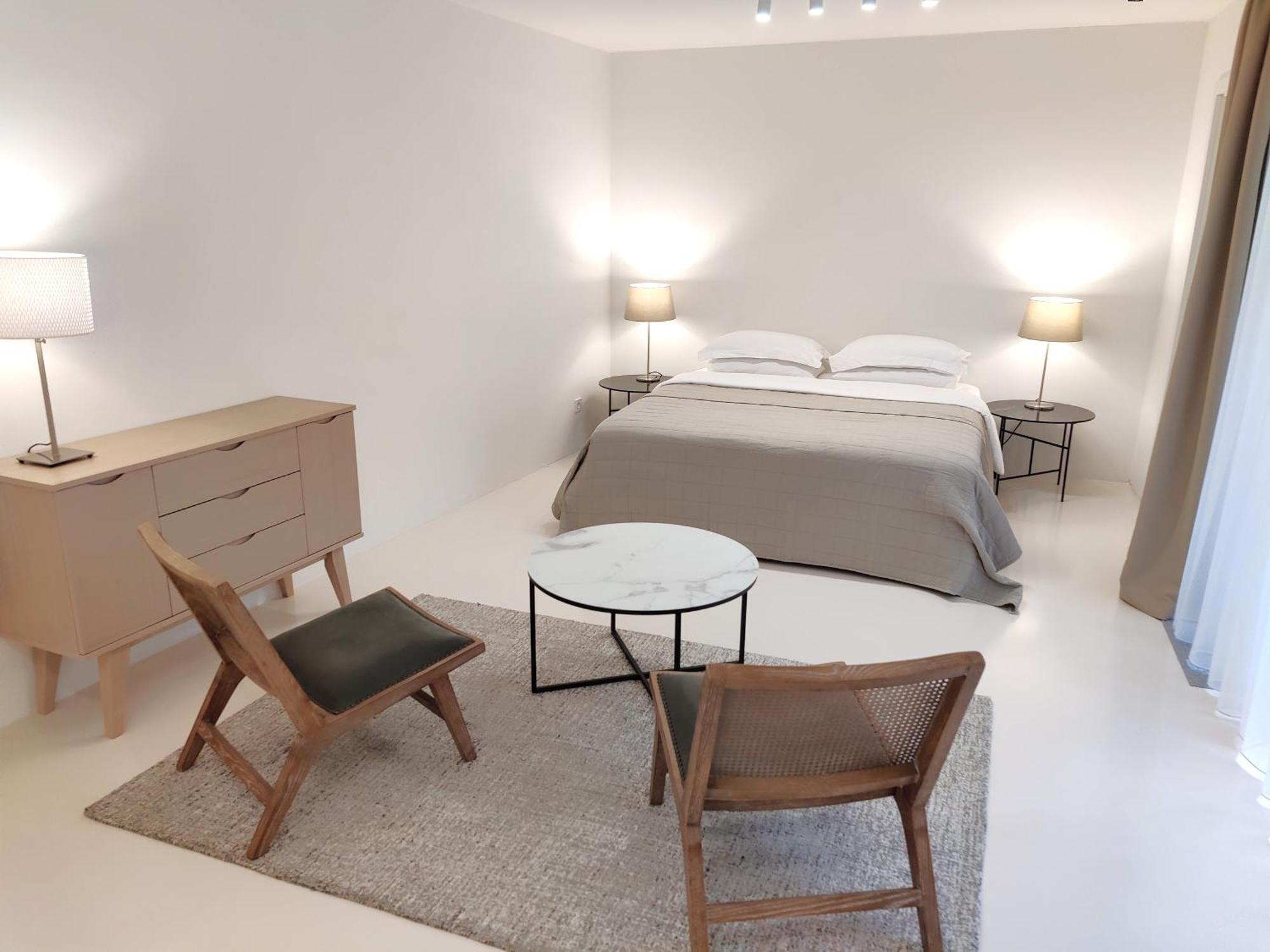 Apartment With Private Courtyard Prag